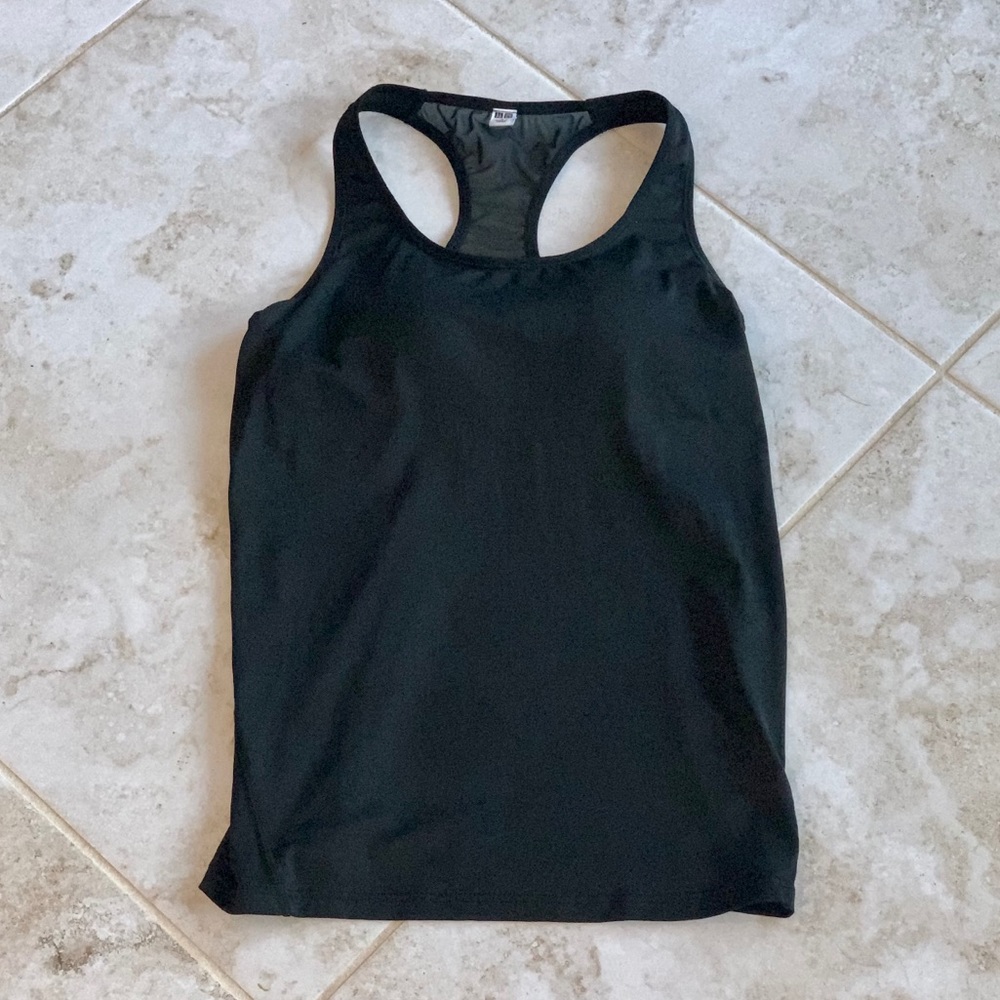 UNIQLO Women’s Active Wear Top Built in Bra Small